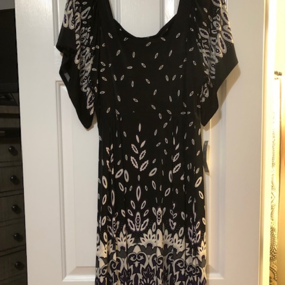 Flutter sleeve dress